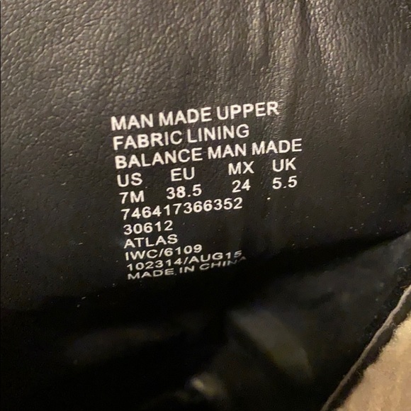 Women’s black zip up boot. - Picture 2 of 3